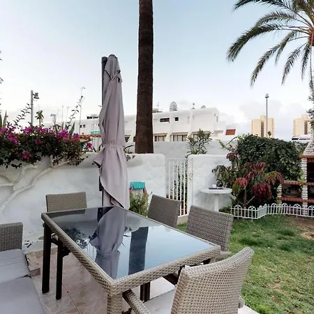 别墅 Wonderful House With A Garden And A Pool Three Rooms. *