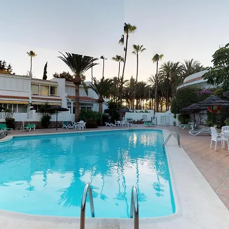 Wonderful House With A Garden And A Pool Three Rooms.