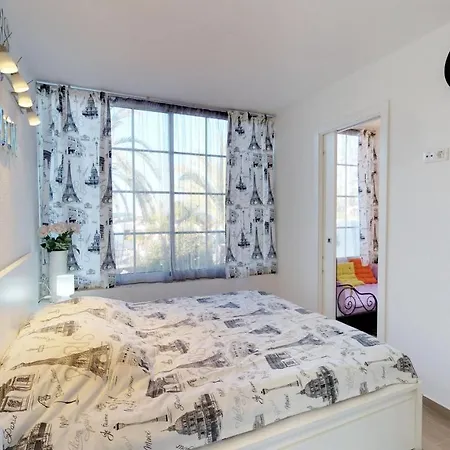 Wonderful House With A Garden And A Pool Three Rooms. Villa