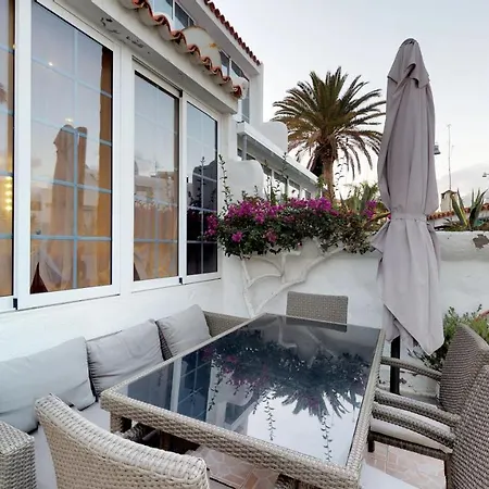 Wonderful House With A Garden And A Pool Three Rooms. Villa Playa de las Américas